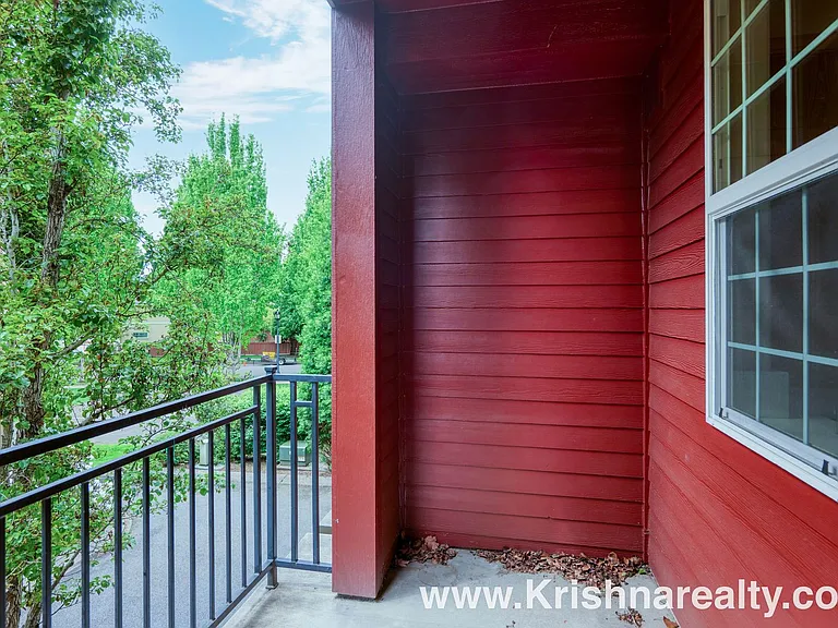 6006 NE Maidstone St — Photo 20
