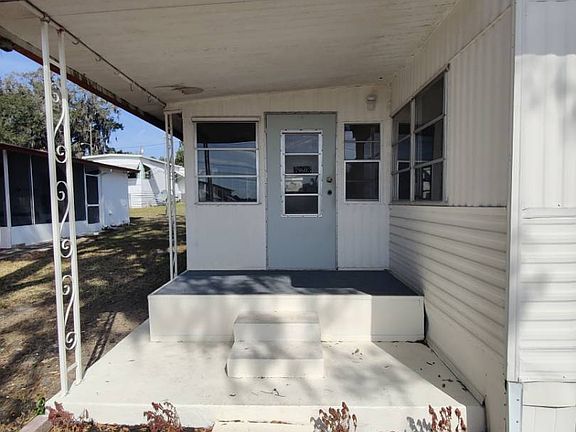 3rd image of 396 Calamanda Ave