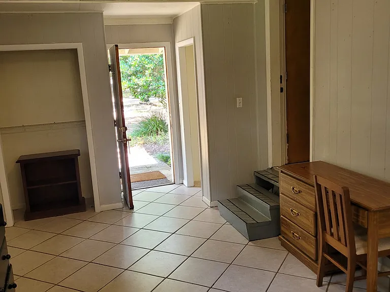 26 SW 25th St — Photo 5