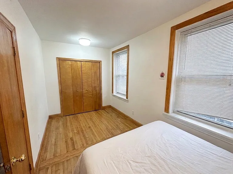 1557 N Honore St #G — Photo 6