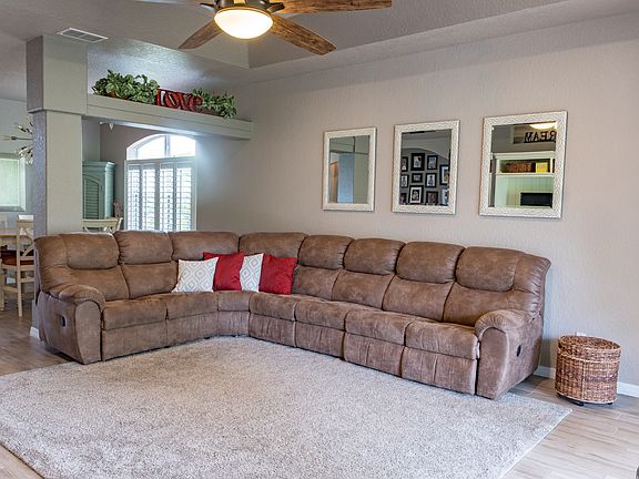 5th image of 11 Old Creek Cir