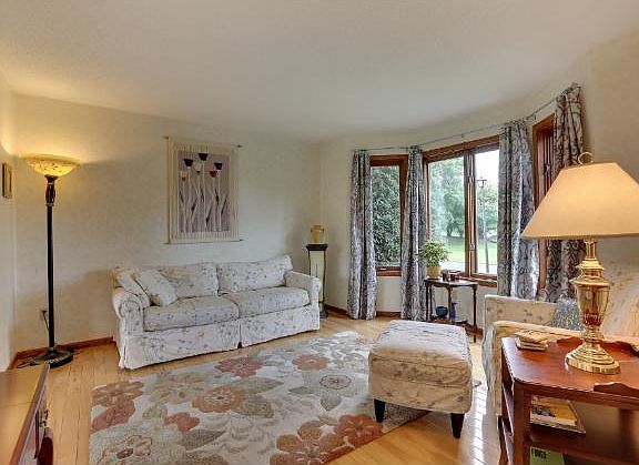 2nd image of 4820 Orchid Ln N