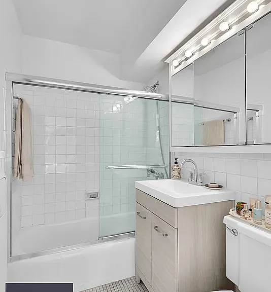 220 E 67th St #4B — Photo 2
