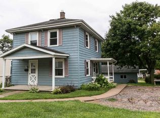 304 Polk St SE, Cascade, IA 52033