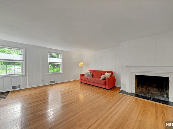 3rd image of 68 Dwight Pl #B