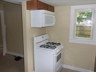 4th image of 815 E Douglas St