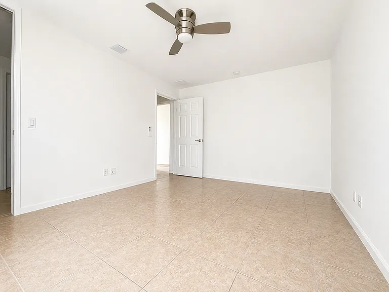 28869 Vermillion Ln — Photo 4