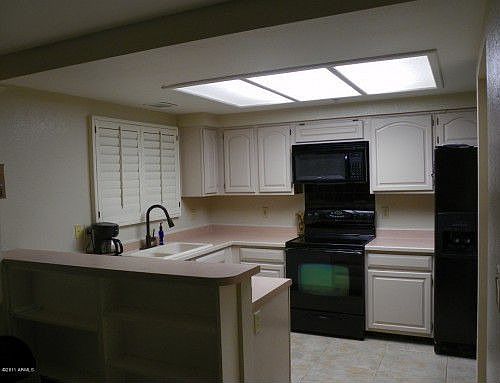 2nd image of 8300 E Via De Ventura Unit 1004