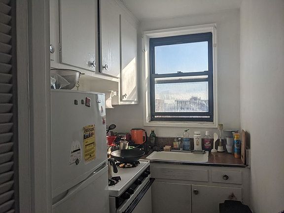 5th image of 81-14 Baxter Ave #H6