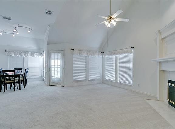 5th image of 136 Arbor Glen Dr