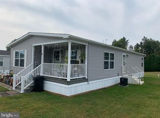 10 Trailer Dr, Leesport, PA 19533