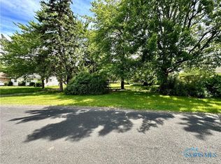 5036 & 5040 Winona Dr, Toledo, OH 43613