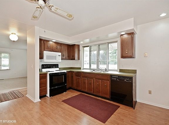 3rd image of 1 Garden Dr