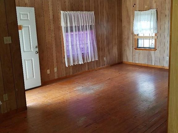 2nd image of 100 N Bonham St