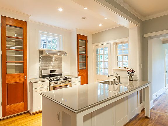 3rd image of 408 N Belmont Ave