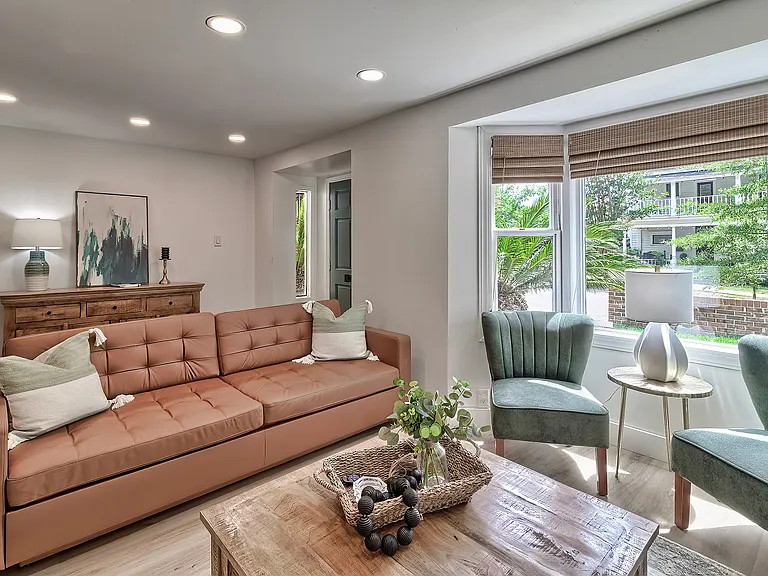 2408 Lincoln St — Photo 8
