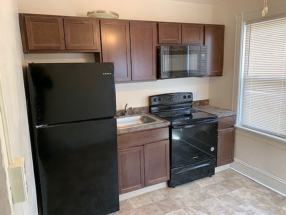 2nd image of 139 N 10th St APT 1