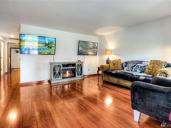 4th image of 9129 202nd Street Ct E
