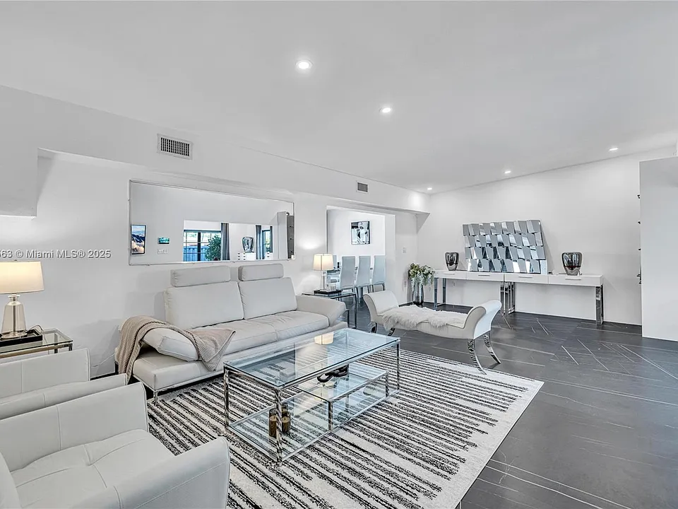 560 NW 116th Ter