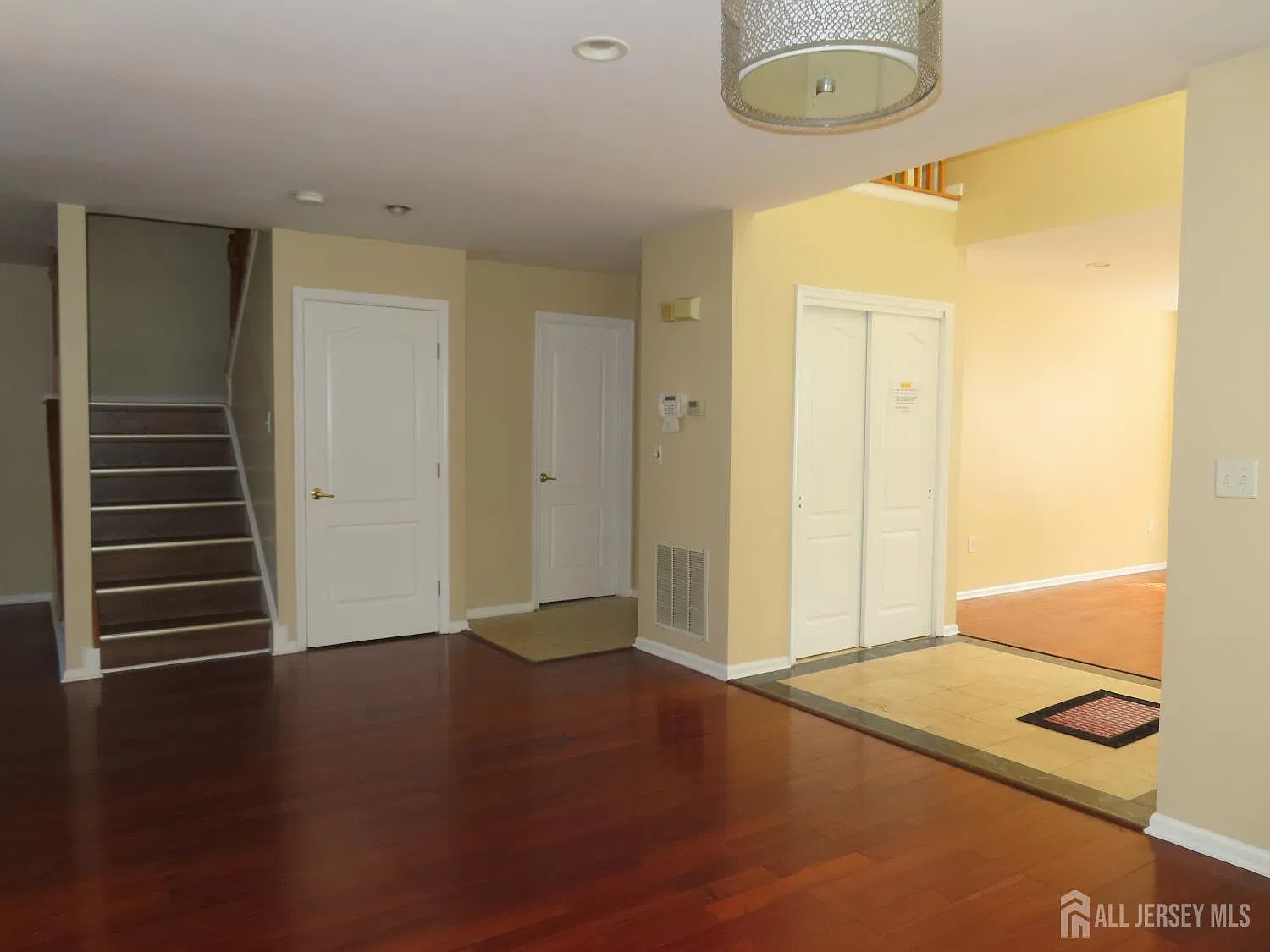 4 bed, 2.5 bath, 1950 sqft, $3,650 — Photo 3