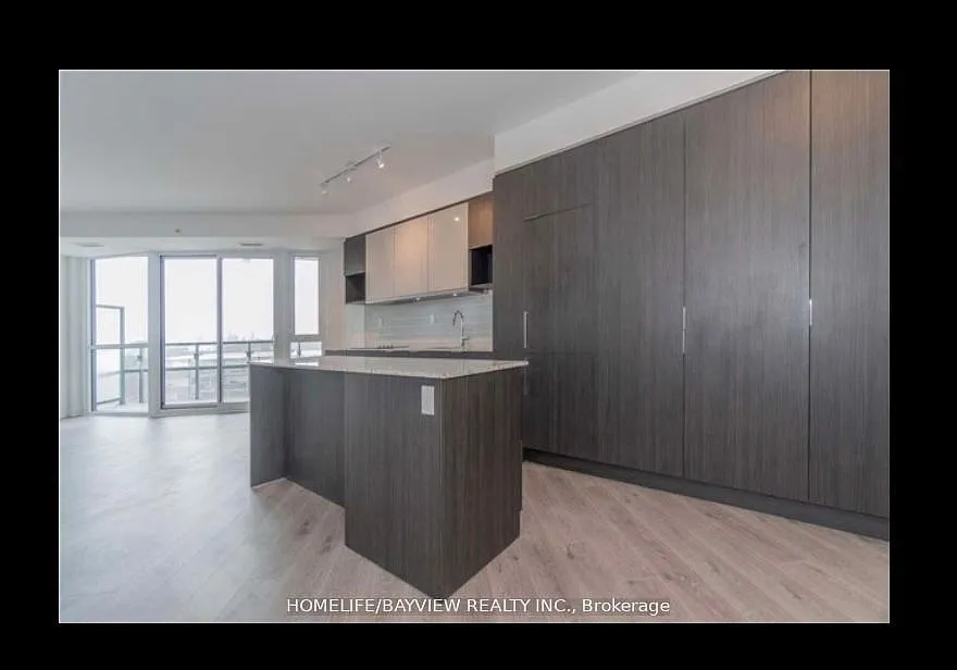 Flaire Condos — Photo 4