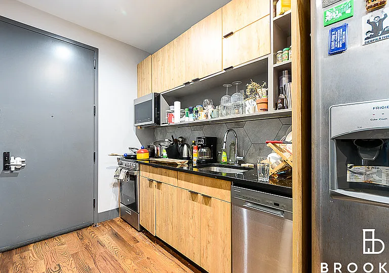 1461 Gates Ave #4D — Photo 11