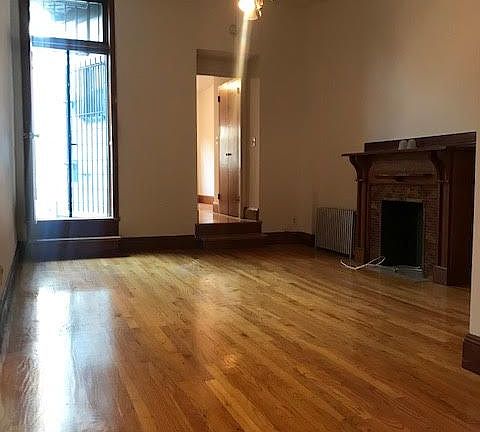 4th image of 19 W 70th St #3