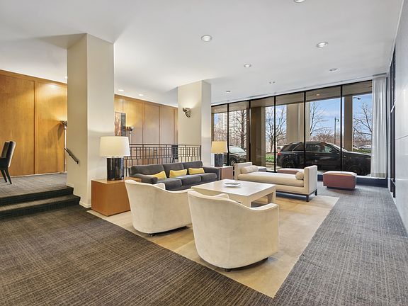 2nd image of 2626 N Lakeview Ave APT 3812
