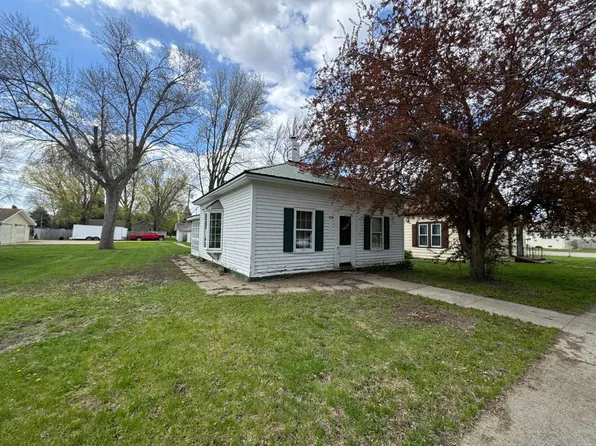 909 7th St, Britton, SD 57430