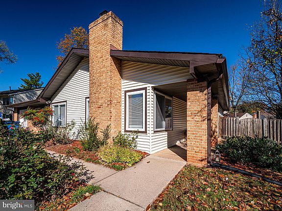 5th image of 216 Hillsdale Dr