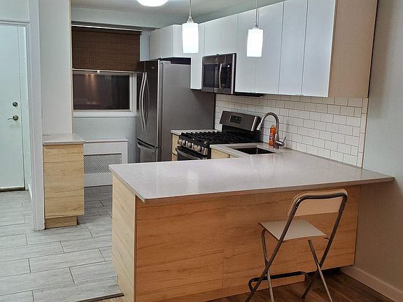 4th image of 91 Strawberry Hill Ave APT 124
