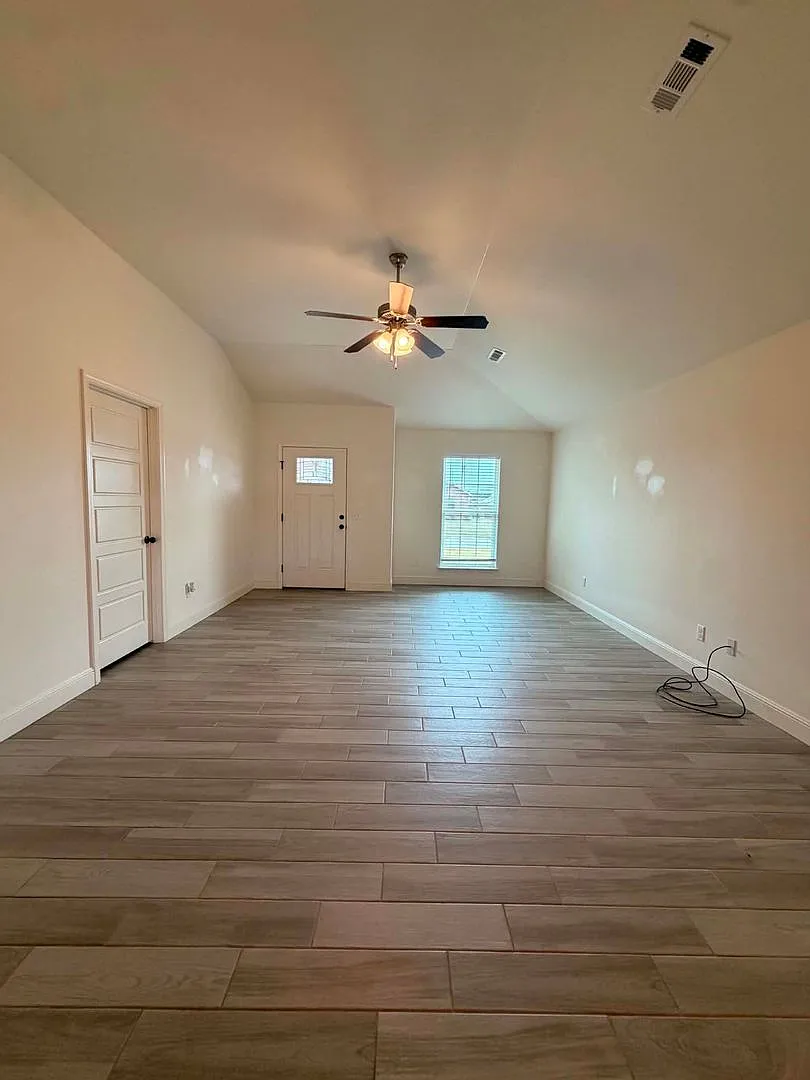 Beautiful 3 Bedroom / 2 Bathroom In Orongo Mo!! Webb City Schools — Photo 2