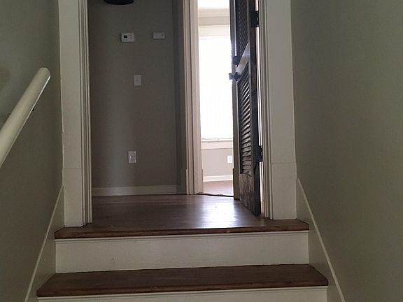 Private entry to upstairs apartment
