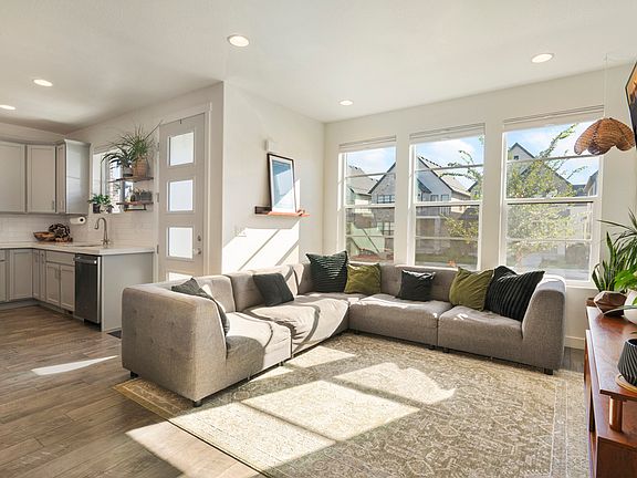 3rd image of 2329 N Sunmore Way