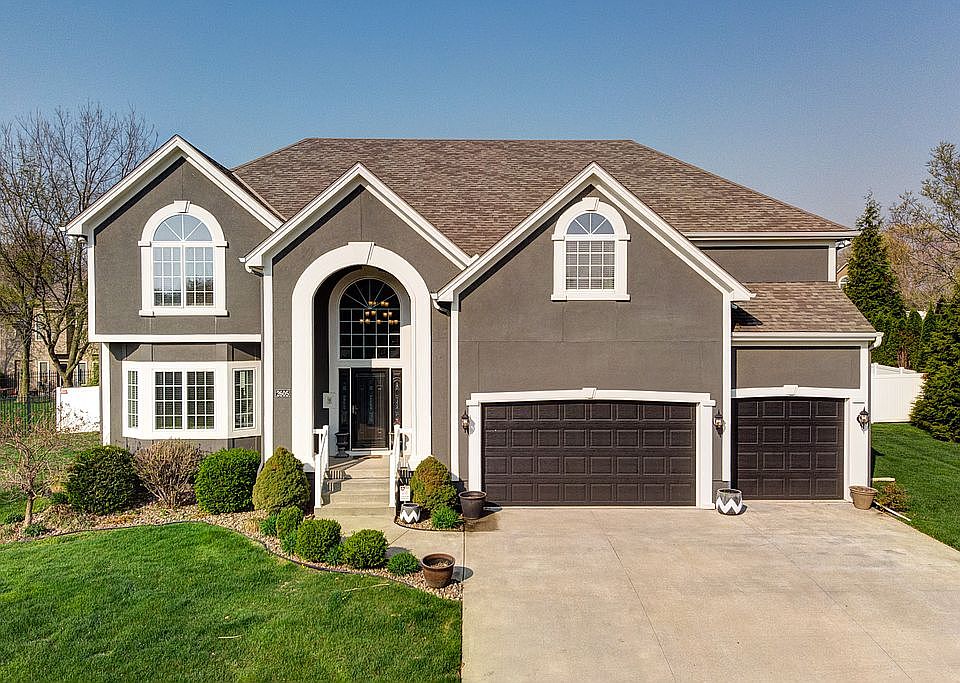 1st image of 2605 NE Falcon Wood Dr