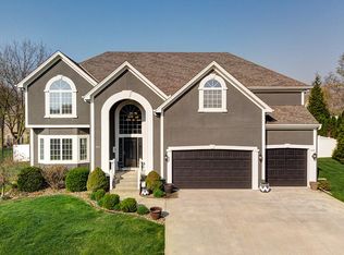 2605 NE Falcon Wood Dr, Blue Springs, MO 64014