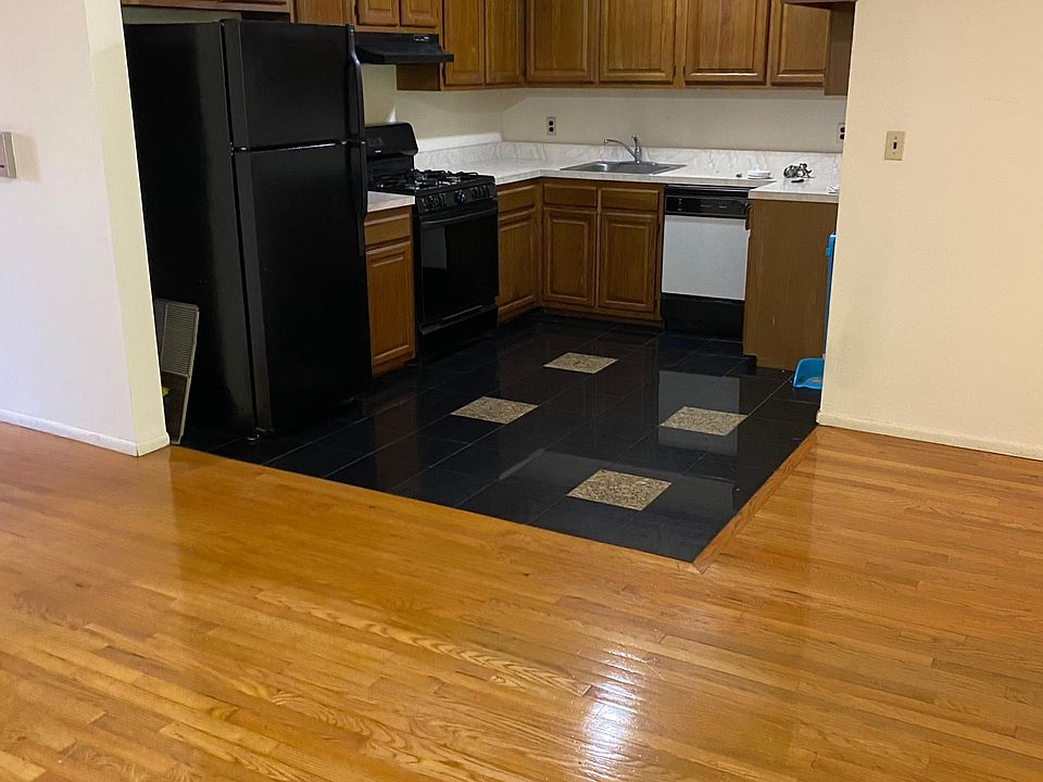 1st image of 609 Hollywood Ave APT 3