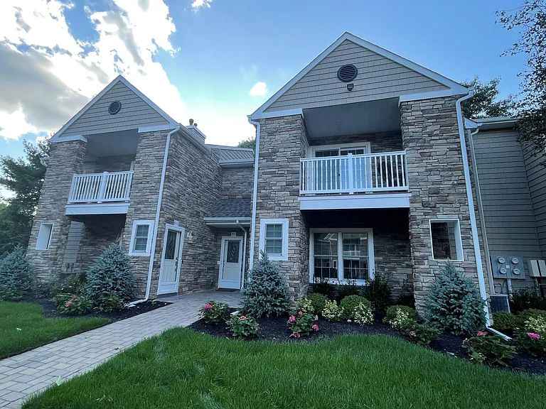 Fairfield Townhouses at Holbrook — Photo 34