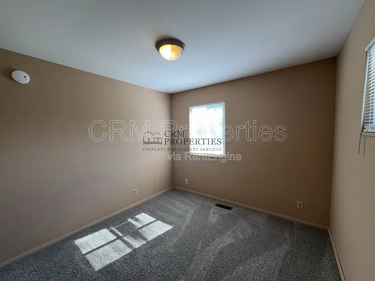2400 Balmoral Blvd — Photo 14