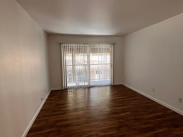 1077 Moss Rd #3 — Photo 8