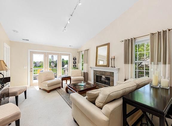 3rd image of 1540 Aberdeen Ct #0
