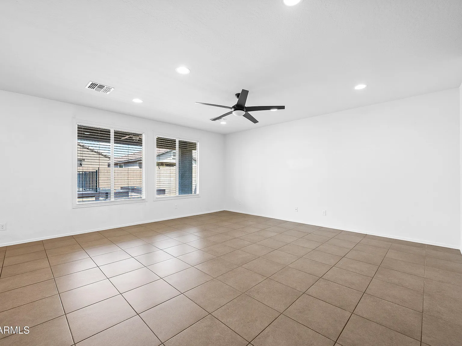 4 bed, 2.5 bath, 2105 sqft, $2,095 — Photo 4