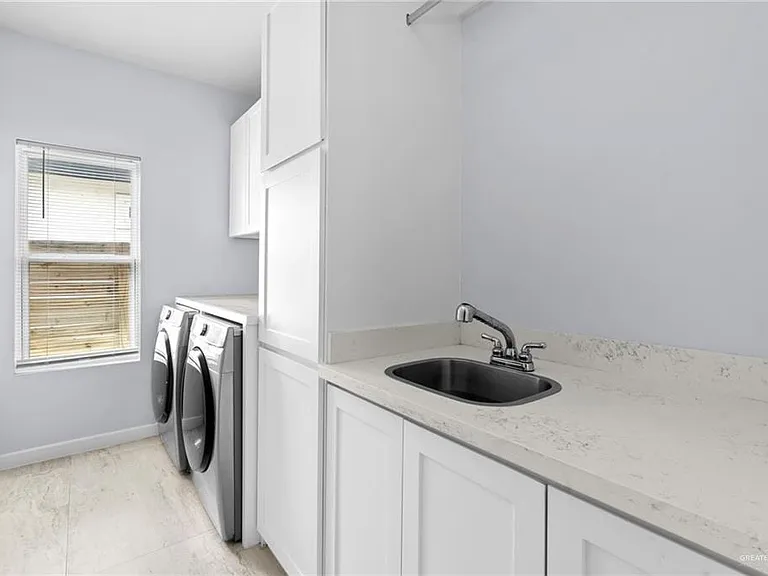 2214 E 6th St — Photo 7