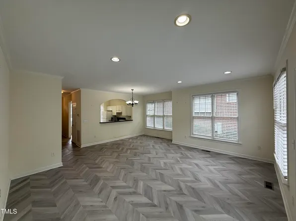 922 Edgewater Cir, Chapel Hill, NC 27516