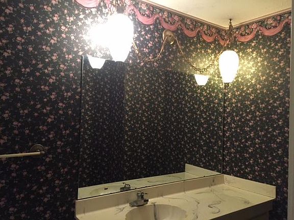 4th image of 10 Forest Grove Pl