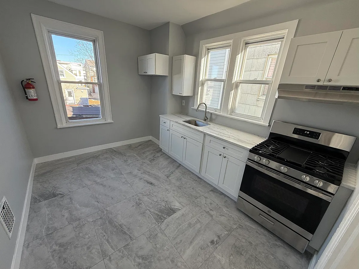 Photo 1 of 12 - 308 Pearsall Ave #2 - Jersey City, NJ Primary Photo - 308 Pearsall Ave #2