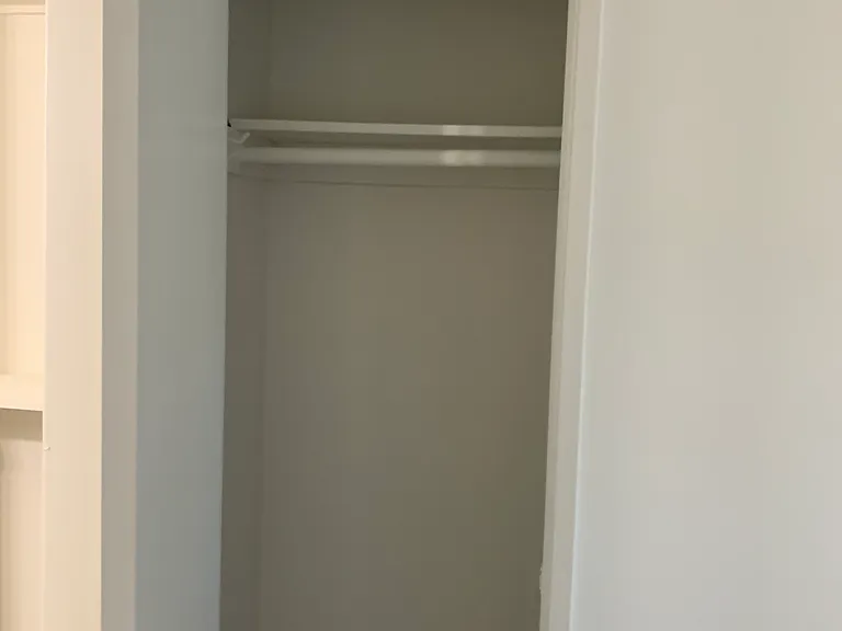 Parthenia Court Apartments — Photo 6