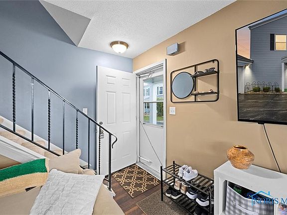 3rd image of 3708 Lakepointe Dr