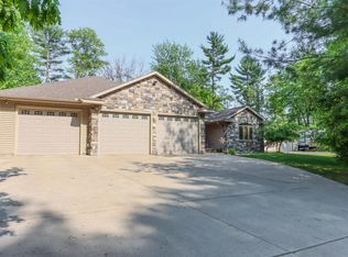 2221 Carriage Ct, Wisconsin Rapids, WI 54494