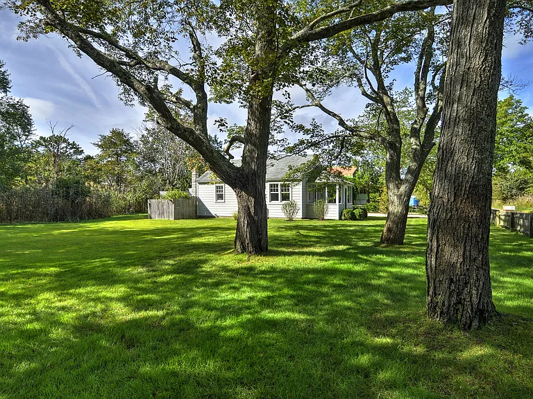 87 NW Landing Rd — Photo 10
